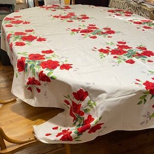 Floral Tablecloth with Red Roses. Wow beautiful Wilmer  62” x 84”